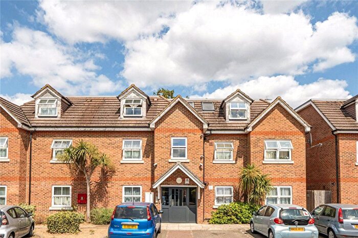 1 Bedroom Flat For Sale In Arden Close, Twickenham, TW2