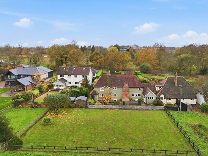 3 Bedroom Link Detached House For Sale In Parsonage Downs, Dunmow, CM6