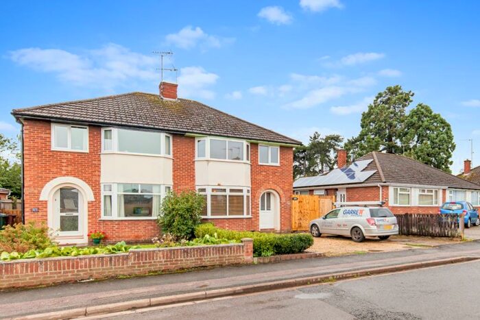 3 Bedroom Semi-Detached House To Rent In Neithrop Avenue, Banbury, OX16