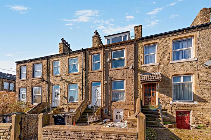 4 Bedroom Terraced House For Sale In Arnold Avenue, Huddersfield, HD2