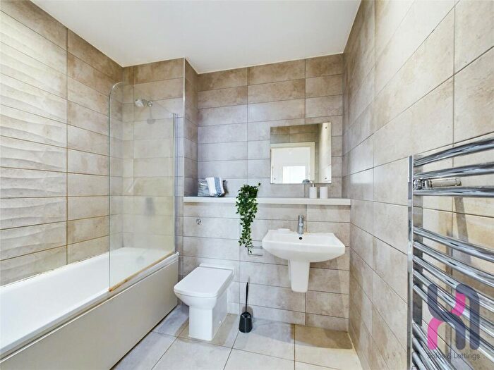 3 Bedroom Flat To Rent In The Tower, Plaza Boulevard, Liverpool, L8
