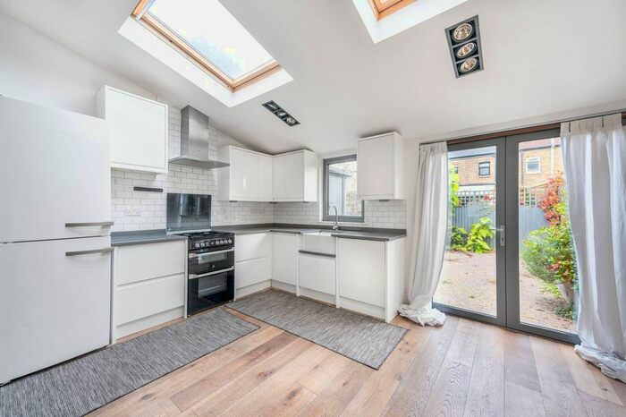 4 Bedroom Terraced House To Rent In Franklyn Road, Harlesden, London NW10