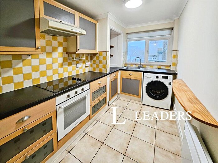 2 Bedroom Flat To Rent In Berriedale House, - Kingsway, Hove, BN3