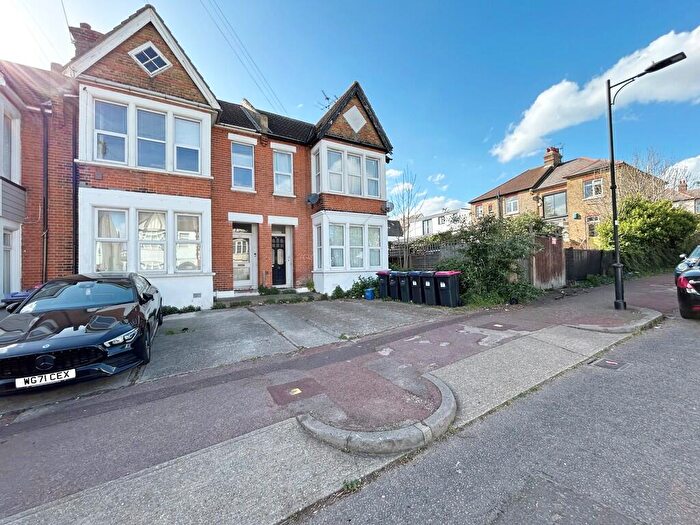 5 Bedroom End Of Terrace House For Sale In Leamington Road, Southend-on-Sea, SS1