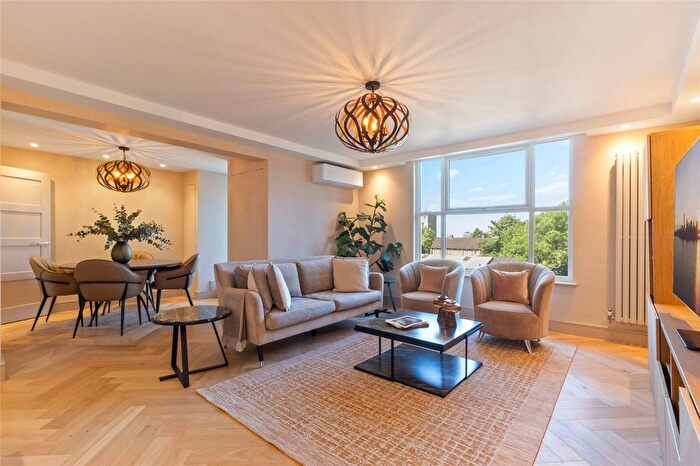 3 Bedroom Flat To Rent In St. Johns Wood Park, London, NW8