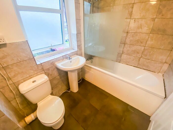 3 Bedroom Terraced House To Rent In Salcot Walk, Manchester, M40