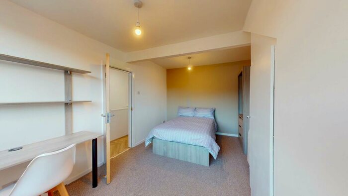 2 Bedroom House To Rent In Vicarage Avenue, LS5