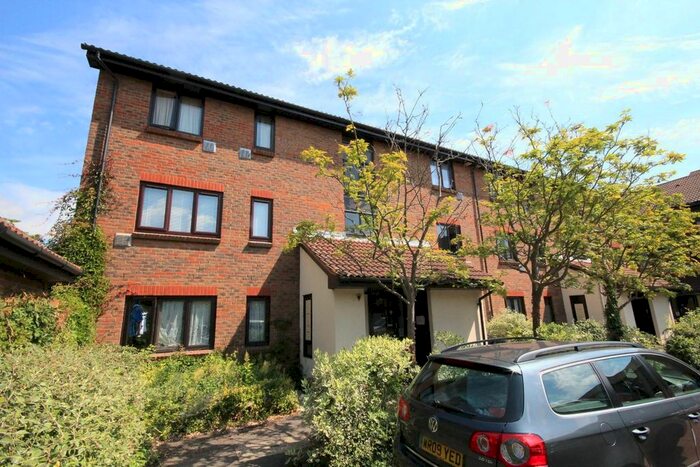 Studio To Rent In Braybourne Drive, Isleworth, TW7