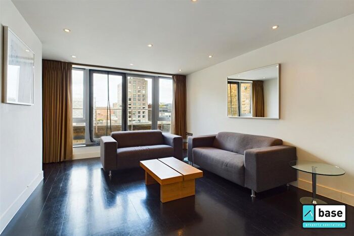 2 Bedroom Flat To Rent In Bernhard Baron House, Duplex Penthouse, London, E1