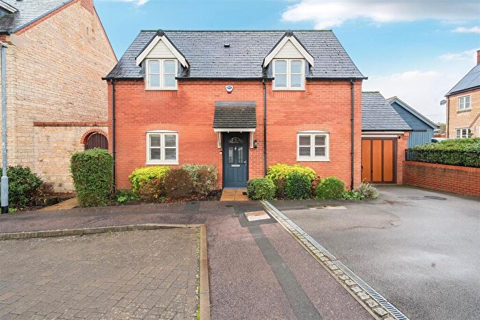 3 Bedroom Detached House For Sale In Kennel Lane, Paulerspury, NN12