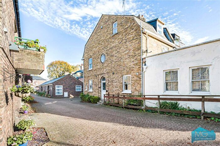 Studio For Sale In Clissold Close, London, N2