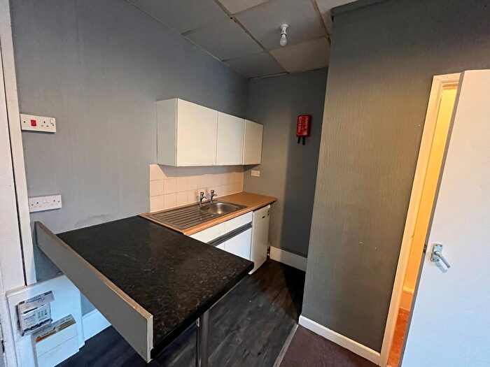 1 Bedroom Flat To Rent In Holdenhurst Road, Bournemouth, BH8