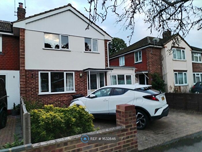 4 Bedroom Semi-Detached House To Rent In Nightingale Road, Woodley, Reading, RG5