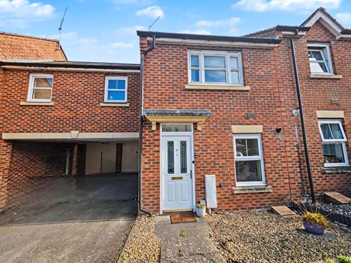 3 Bedroom Terraced House For Sale In Sissinghurst Close, Rugby, CV22