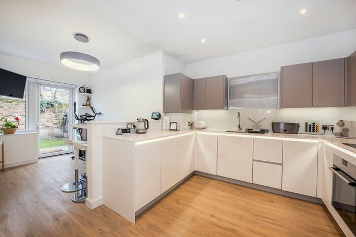 2 Bedroom Detached House To Rent In Pears Road, Hounslow, TW3