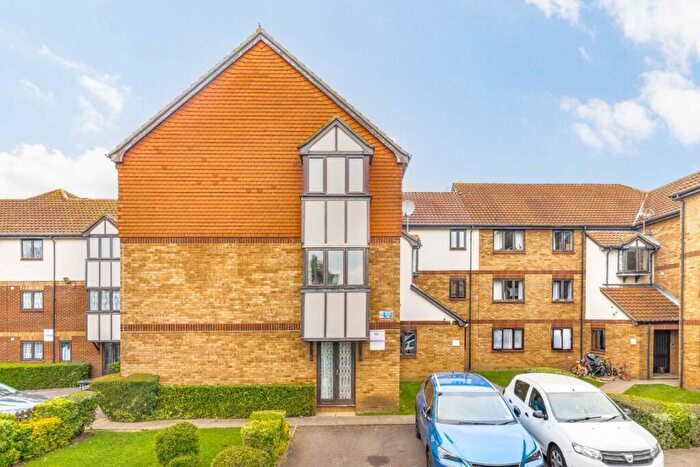 2 Bedroom Flat For Sale In Magpie Close, London, NW9