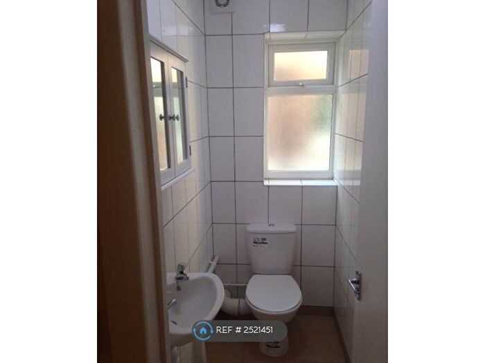 1 Bedroom Flat To Rent In Albert Grove, Southsea, PO5