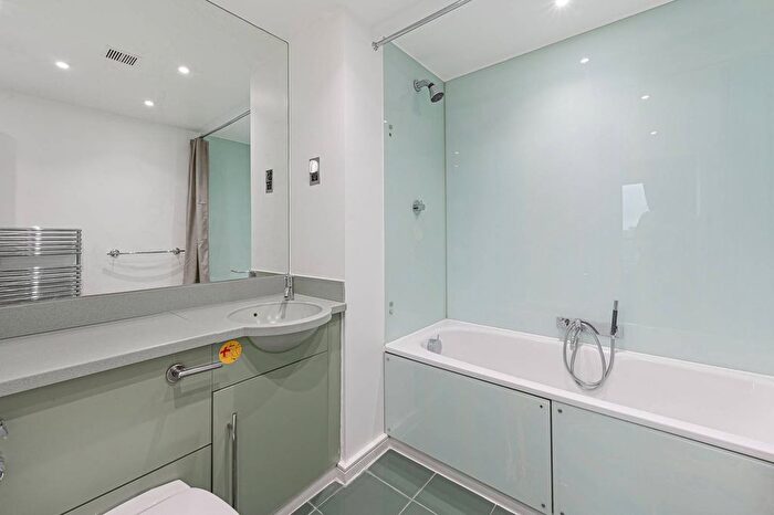 3 Bedroom Flat To Rent In The Panoramic, Westminster, London, SW1V