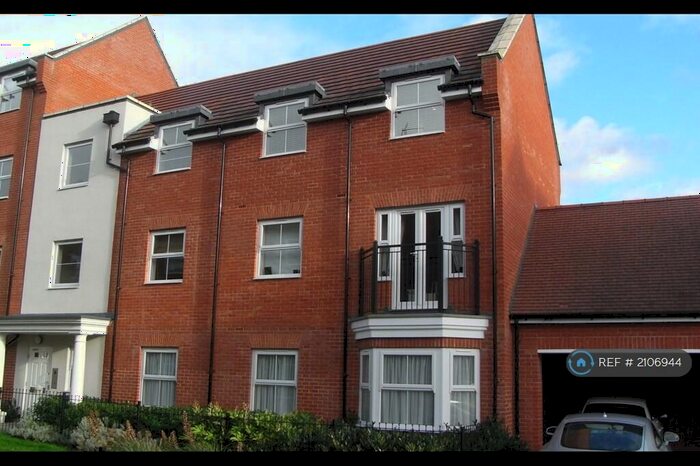 2 Bedroom Flat To Rent In Ashville Way, Wokingham, RG41