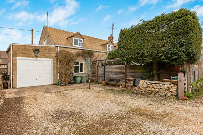 4 Bedroom Detached House For Sale In Station Road, Brize Norton, OX18