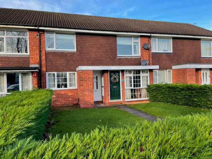 2 Bedroom Maisonette To Rent In Cheswood Drive, Minworth, Sutton Coldfield, West Midlands B76