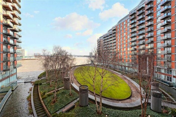 3 Bedroom Flat To Rent In New Providence Wharf, Fairmount Avenue, Blackwall, Canary Wharf, London, E14