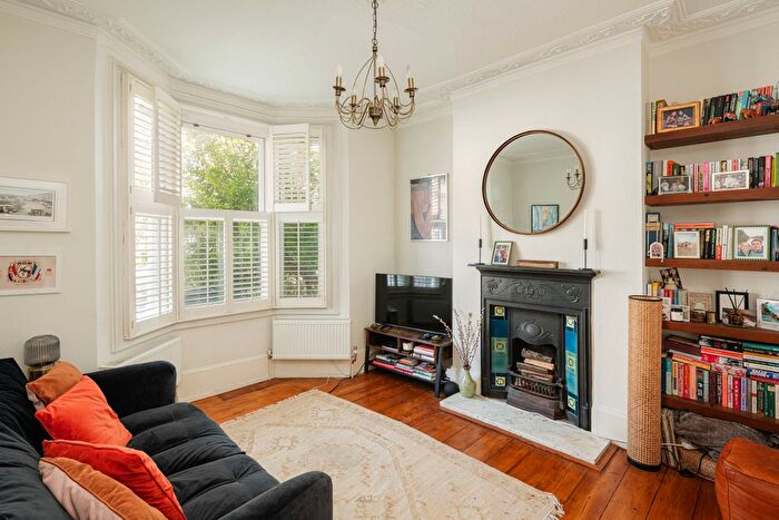 1 Bedroom Flat For Sale In Kemerton Road, London, SE5