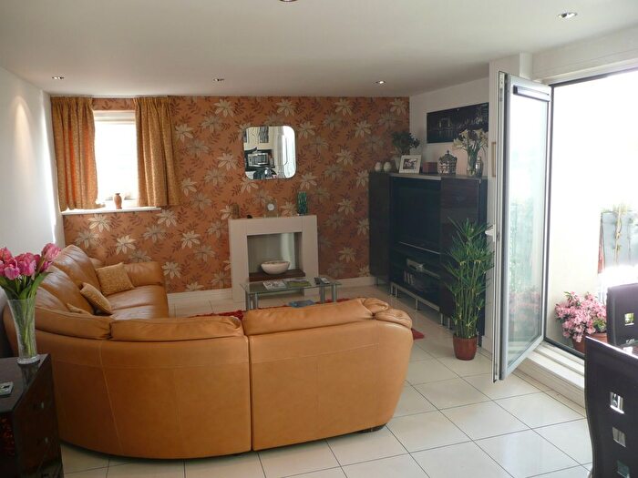 2 Bedroom Flat To Rent In Erebus Drive, Thamesmead, SE28