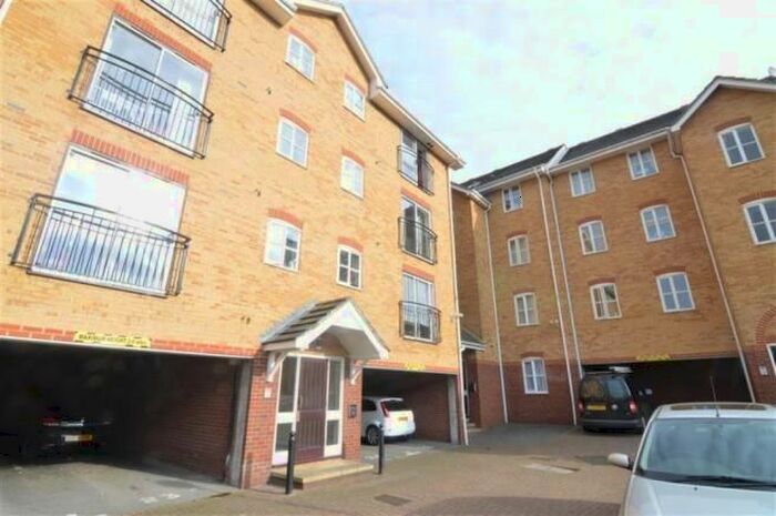 2 Bedroom Flat To Rent In Timber Court, Grays, RM17