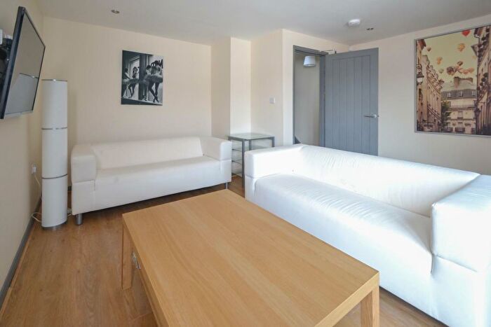 4 Bedroom Semi-Detached House To Rent In Honeywood Drive, Carlton, Nottingham, NG3