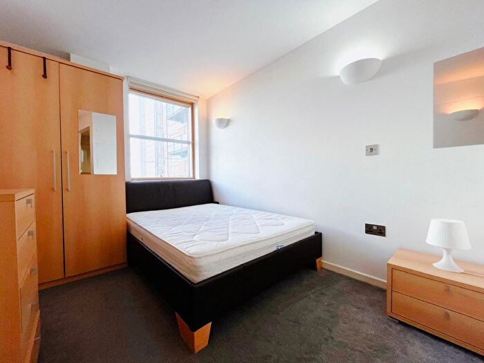 2 Bedroom Flat To Rent In Wellington Quarter, West Point, Leeds, LS1
