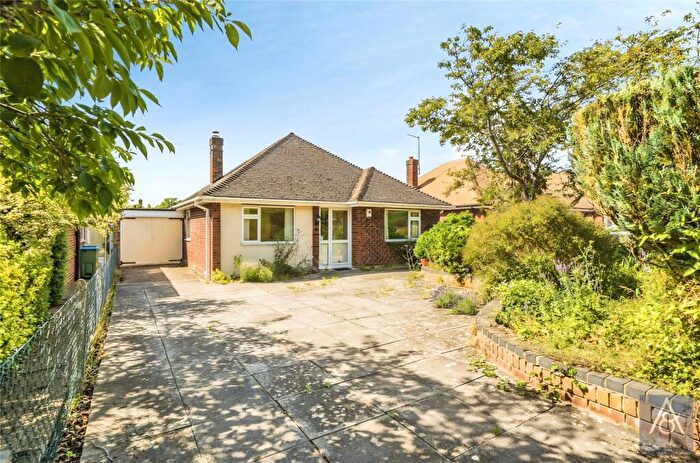 2 Bedroom Bungalow For Sale In Highlands Road, Buckingham, Buckinghamshire, MK18