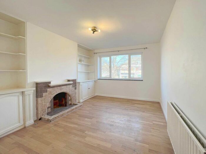 2 Bedroom Flat To Rent In West Barnes Lane, London, SW20