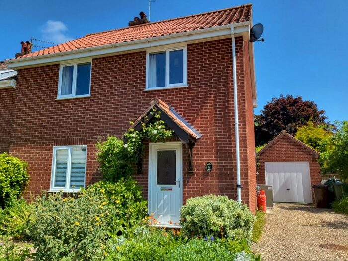 3 Bedroom Semi-Detached House For Sale In The Street, Bintree, NR20