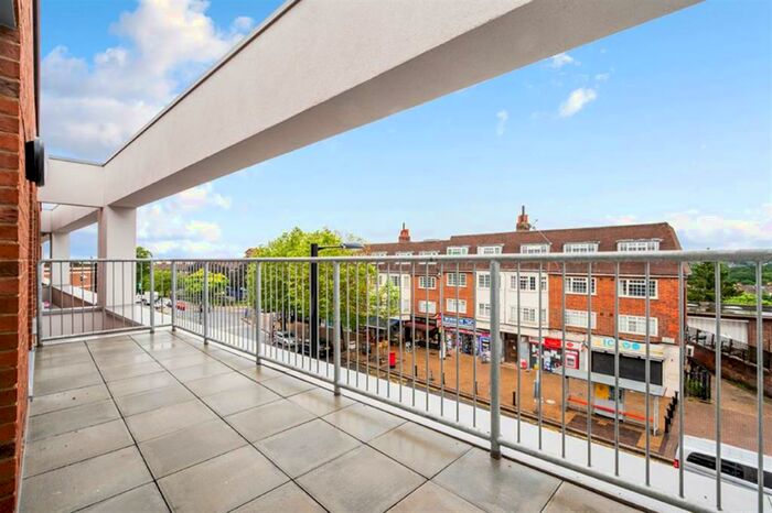 3 Bedroom Apartment To Rent In Beulah Hill, London, SE19