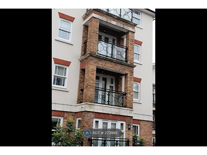 2 Bedroom Flat To Rent In Holford Way, London, SW15
