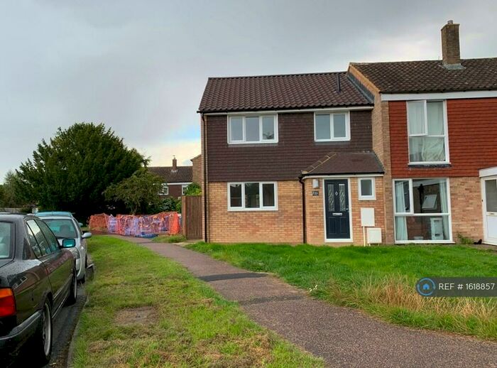 3 Bedroom End Of Terrace House To Rent In Fairway, Copthorne, Crawley, RH10