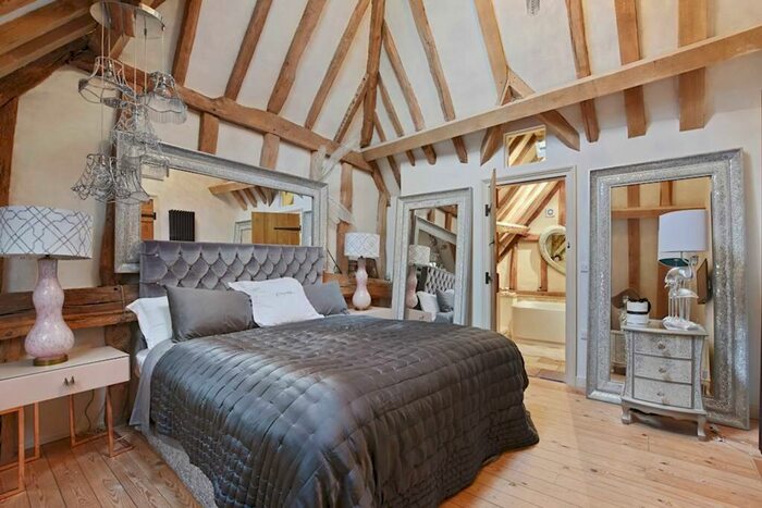 3 Bedroom Barn Conversion For Sale In Dunwich Farm, Stevenage, SG1