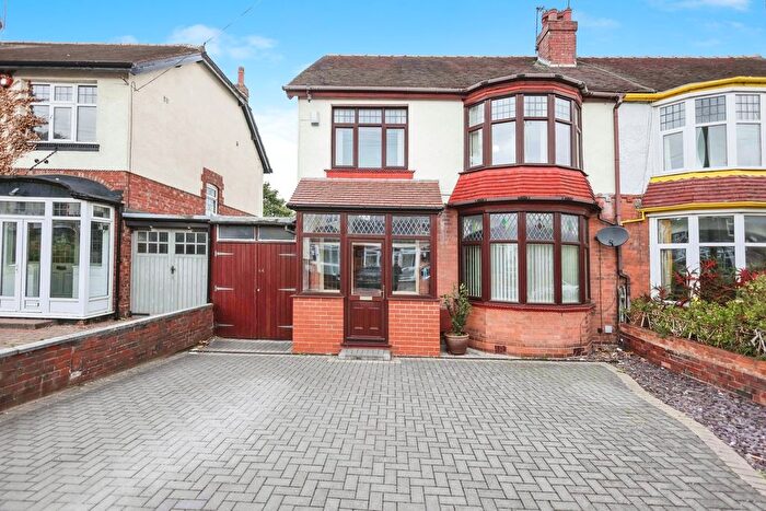 3 Bedroom Semi-detached House For Sale In Willow Avenue, Birmingham, West Midlands, B17