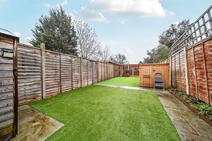 2 Bedroom Maisonette For Sale In Eltham Palace Road, London, SE9