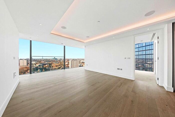 2 Bedroom Flat To Rent In Carrara Tower, London, EC1V