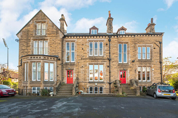 2 Bedroom Flat For Sale In Kirkstall Lane, Headingley, Leeds, LS6