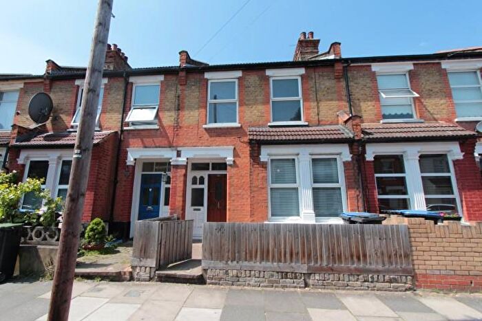 2 Bedroom House To Rent In Kingsway, Enfield, Middlesex, EN3