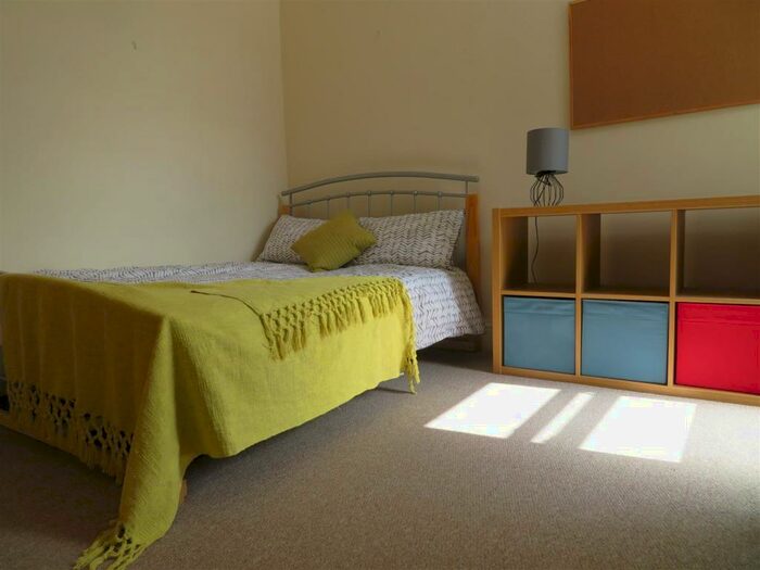 5 Bedroom House To Rent In Pains Road, Southsea, PO5