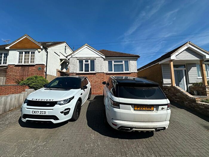 2 Bedroom Bungalow To Rent In Abbots View, Kings Langley, WD4