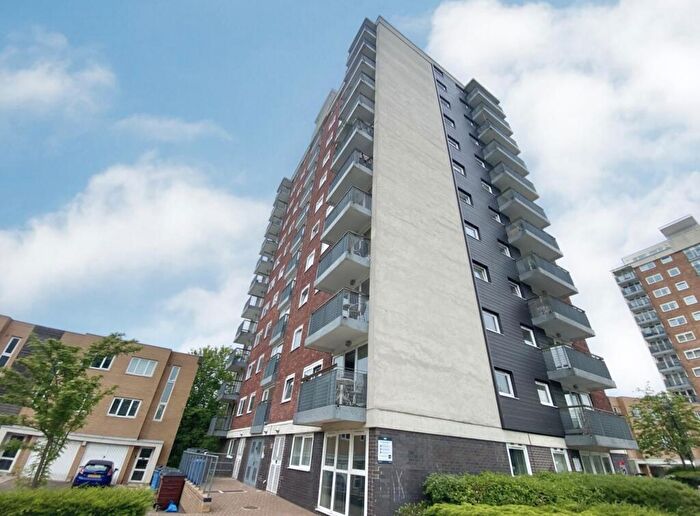 2 Bedroom Flat For Sale In Lakeside Rise, Manchester, M9