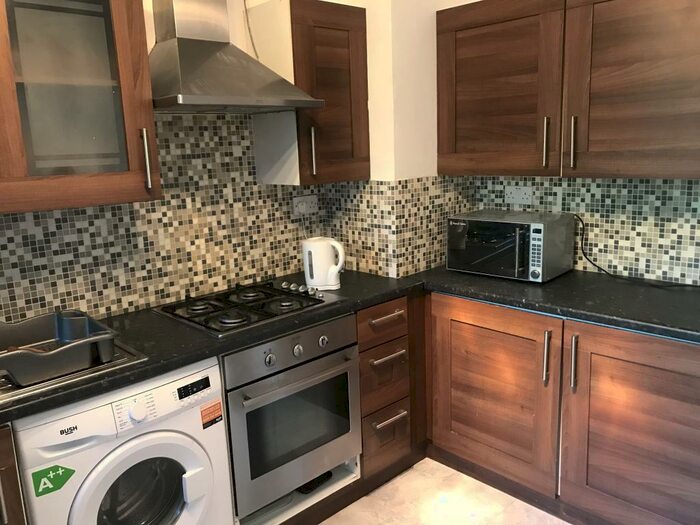 4 Bedroom Flat To Rent In Kinross House, London, N1