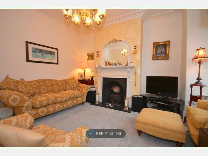 4 Bedroom End Of Terrace House To Rent In Nethergreen Road, Sheffield, S11