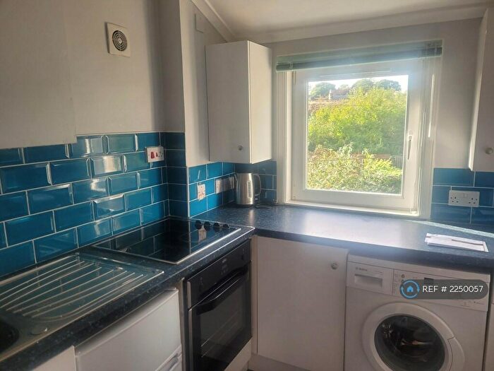 2 Bedroom Flat To Rent In Ava Street, Kirkcaldy, KY1