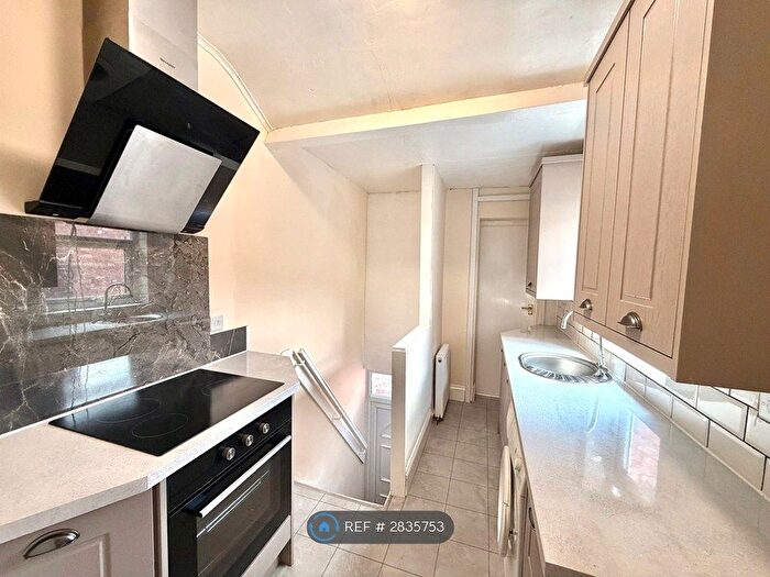 3 Bedroom Flat To Rent In Chandos St, Gateshead, NE8